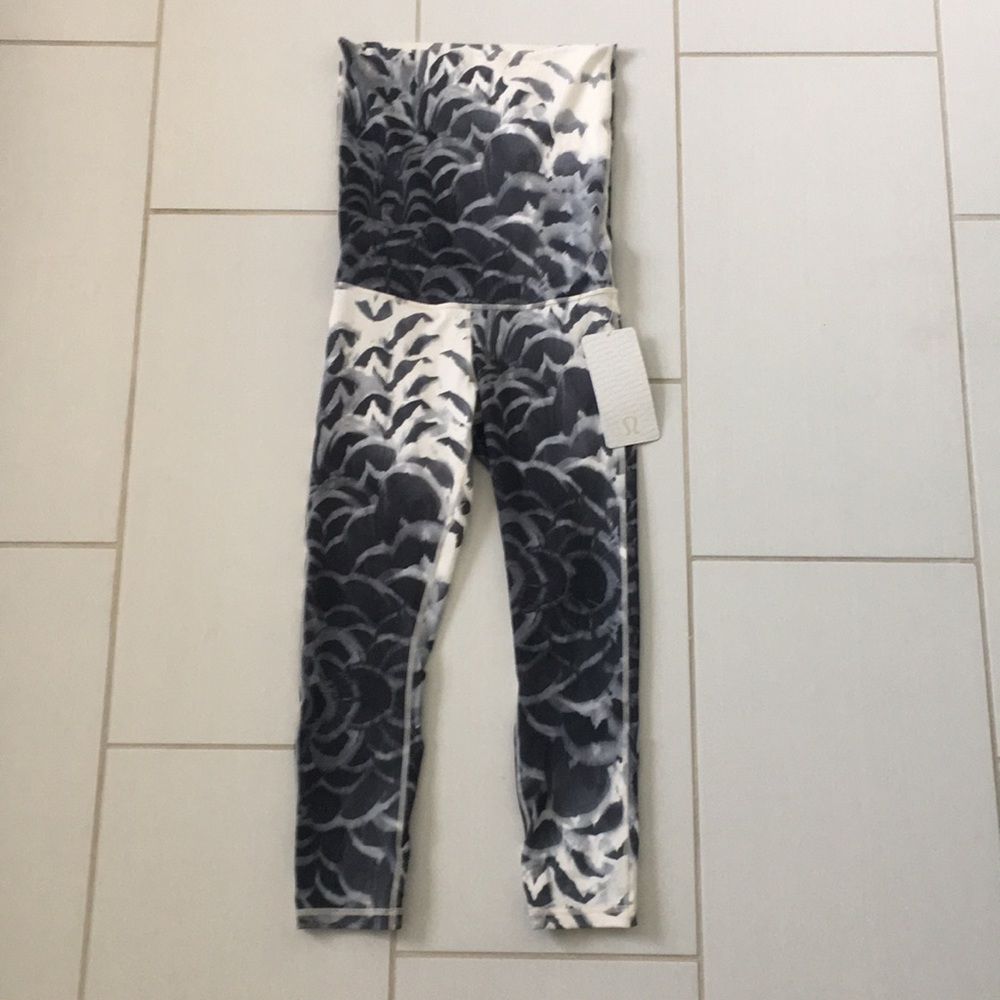Lululemon Wunder Under Pant size 4